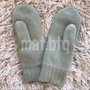 Aritzia Main Character Lolo Mitten Glacial Green